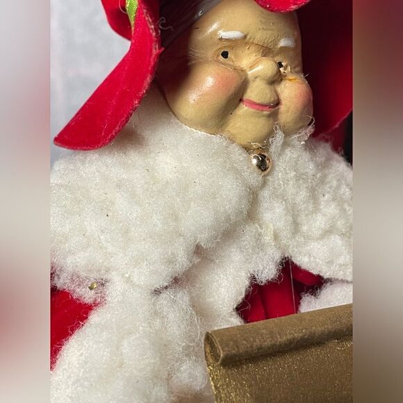 Vintage Kaiser Chicago “The Carolers” Bundle of Figurines w/Stands - Picture 11 of 12